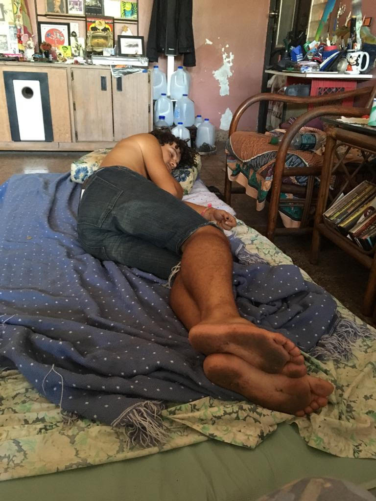 Joven desplazado por los terremotos